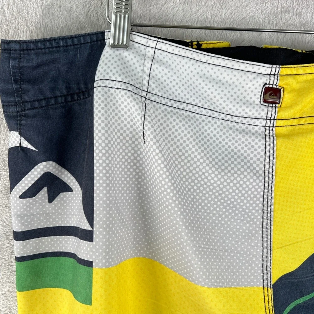 Quiksilver Cypher Series Board Shorts Mens 36 Green Yellow Geometric Beach surf‎